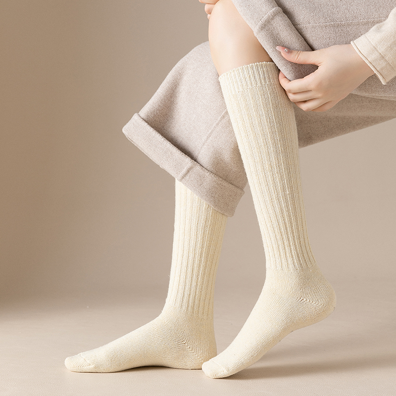 厚みのある女性用ストッキング